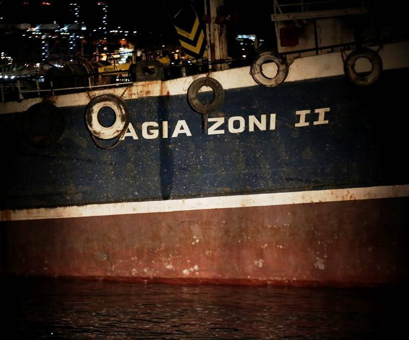 Ολοκληρώθηκε η ανέλκυση του «Αγία Ζώνη ΙΙ» που μόλυνε το Σαρωνικό (pics)