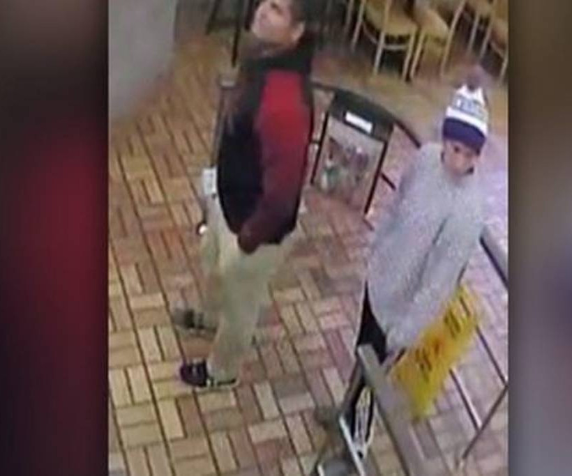 Απίστευτο! Έψαχναν αγνοούμενη μαθήτρια κι εκείνη… - Το βίντεο που την «έκαψε»