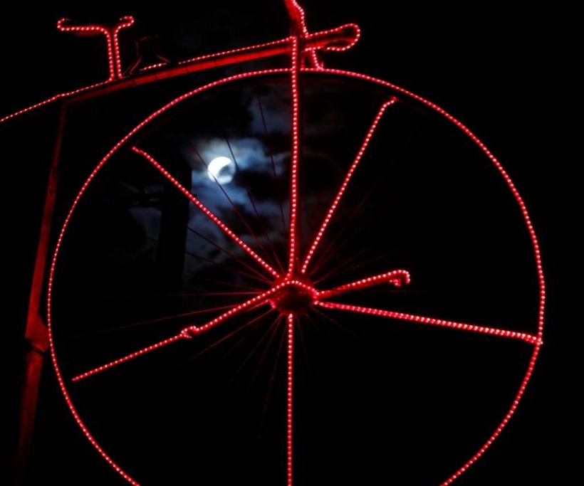 Σούπερ Σελήνη: Δείτε το φαινόμενο που μάγεψε τον κόσμο (pics)