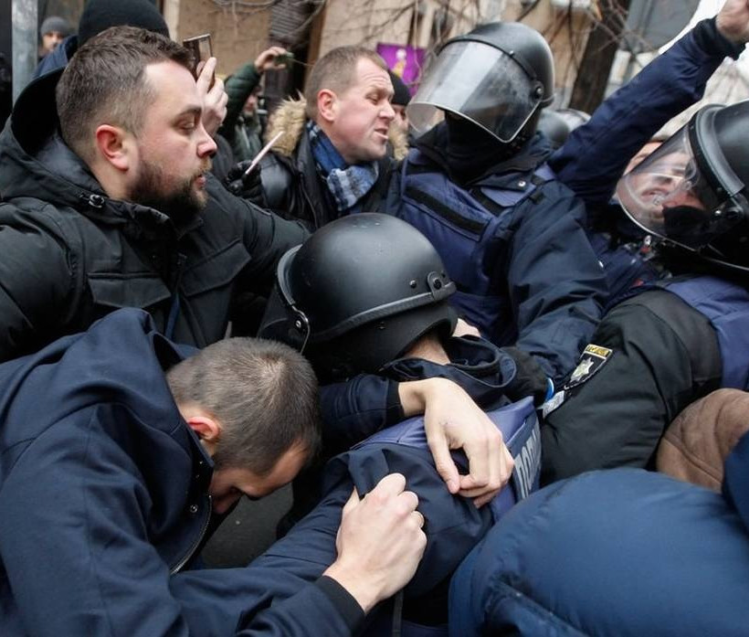 Πολιτική ένταση στην Ουκρανία: Διορία 24 ωρών στον Σαακασβίλι να παραδοθεί ειδάλλως... (Pics)