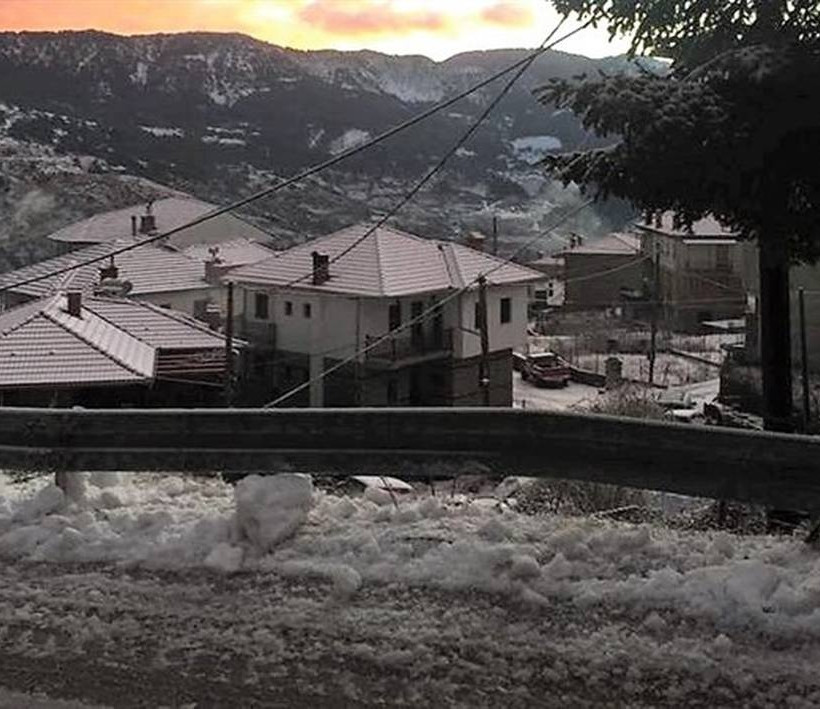 Στα λευκά «ντύθηκε» το Μέτσοβο! (pics)