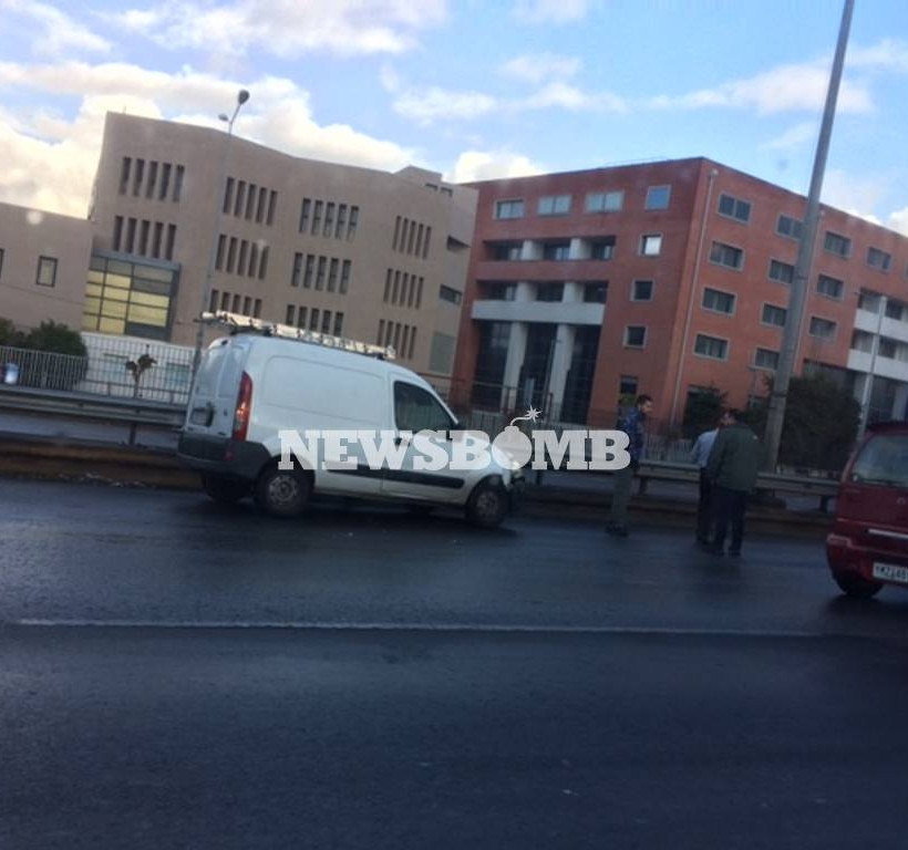 ΕΚΤΑΚΤΟ: Τροχαίο - ΣΟΚ στην Εθνική Οδό Αθηνών - Λαμίας (σοκαριστικές εικόνες και βίντεο)