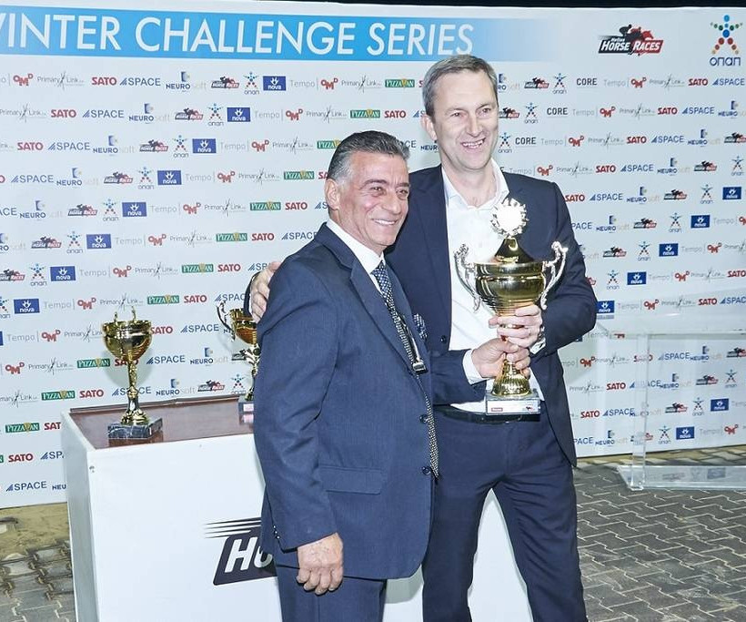 Βαγγέλης Κεράτσας προπονητής και Ντάμιαν Κόουπ Διευθύνων Σύμβουλος ΟΠΑΠ και Πρόεδρος Ιπποδρομίες ΑΕ