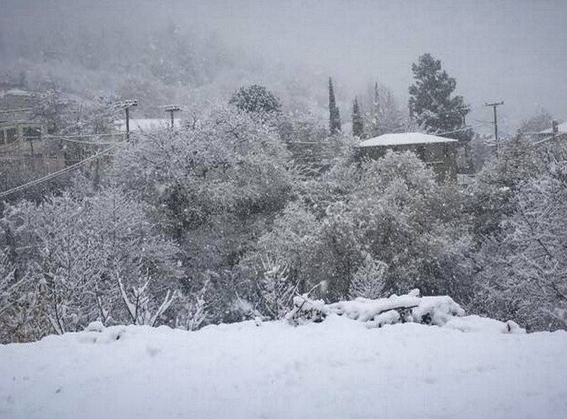 Κακοκαιρία: Σε λευκό κλοιό η Ελλάδα - Πολικές θερμοκρασίες και θυελλώδεις άνεμοι σαρώνουν τη χώρα