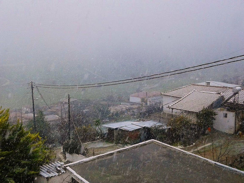 Κακοκαιρία: Σε λευκό κλοιό η Ελλάδα - Πολικές θερμοκρασίες και θυελλώδεις άνεμοι σαρώνουν τη χώρα
