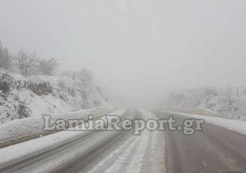 Κακοκαιρία: Σε λευκό κλοιό η Ελλάδα - Πολικές θερμοκρασίες και θυελλώδεις άνεμοι σαρώνουν τη χώρα