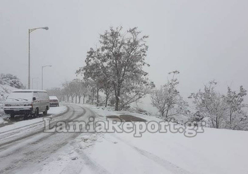 Κακοκαιρία: Σε λευκό κλοιό η Ελλάδα - Πολικές θερμοκρασίες και θυελλώδεις άνεμοι σαρώνουν τη χώρα