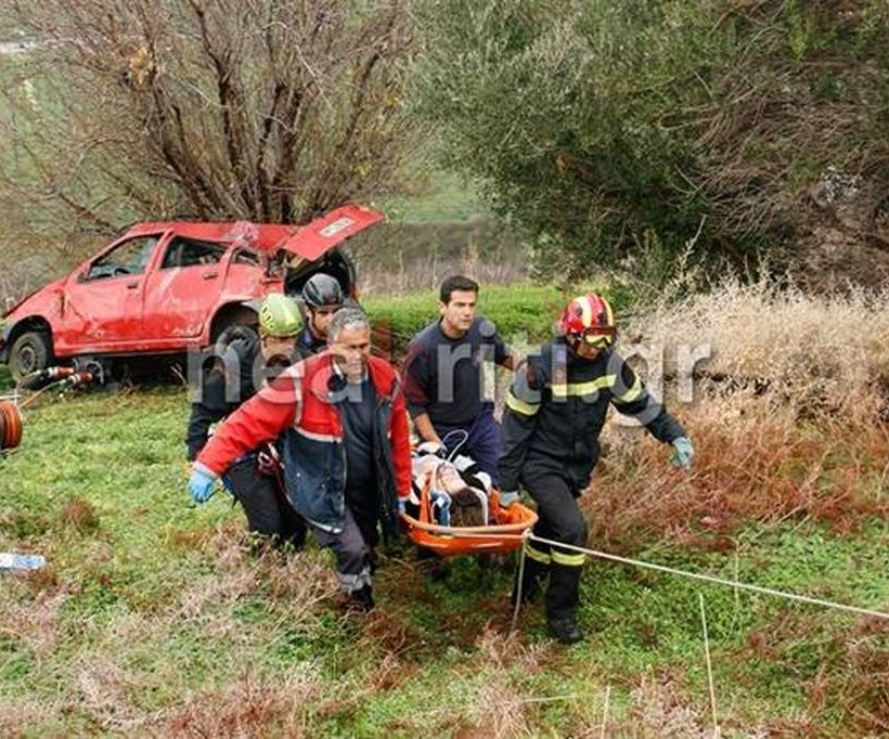 Κρήτη: Γυναίκα καταπλακώθηκε από το ίδιο της το αυτοκίνητο πέφτοντας γκρεμό (pics-vid)