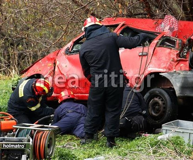 Κρήτη: Γυναίκα καταπλακώθηκε από το ίδιο της το αυτοκίνητο πέφτοντας γκρεμό (pics-vid)