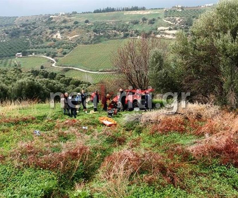 Κρήτη: Γυναίκα καταπλακώθηκε από το ίδιο της το αυτοκίνητο πέφτοντας γκρεμό (pics-vid)