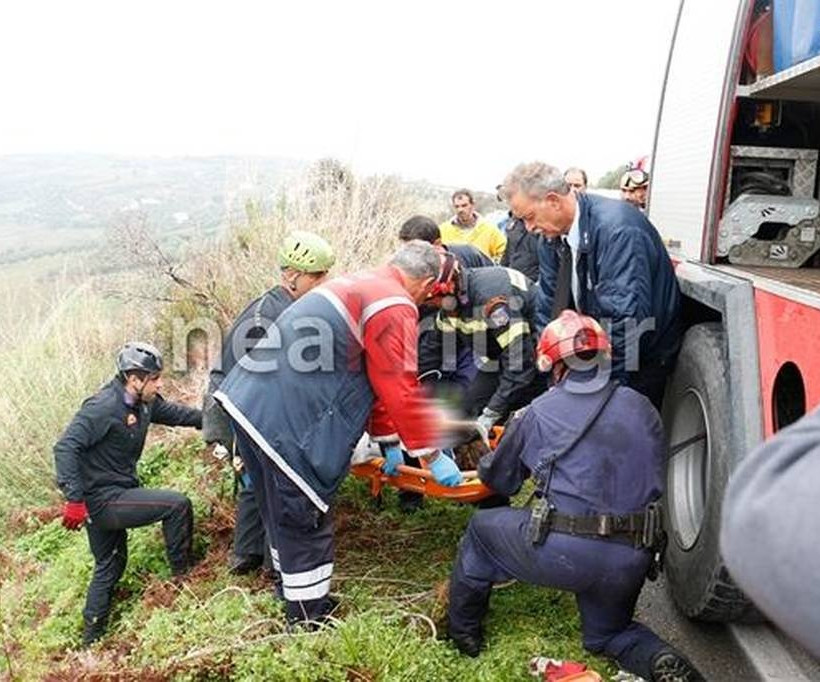 Κρήτη: Γυναίκα καταπλακώθηκε από το ίδιο της το αυτοκίνητο πέφτοντας γκρεμό (pics-vid)