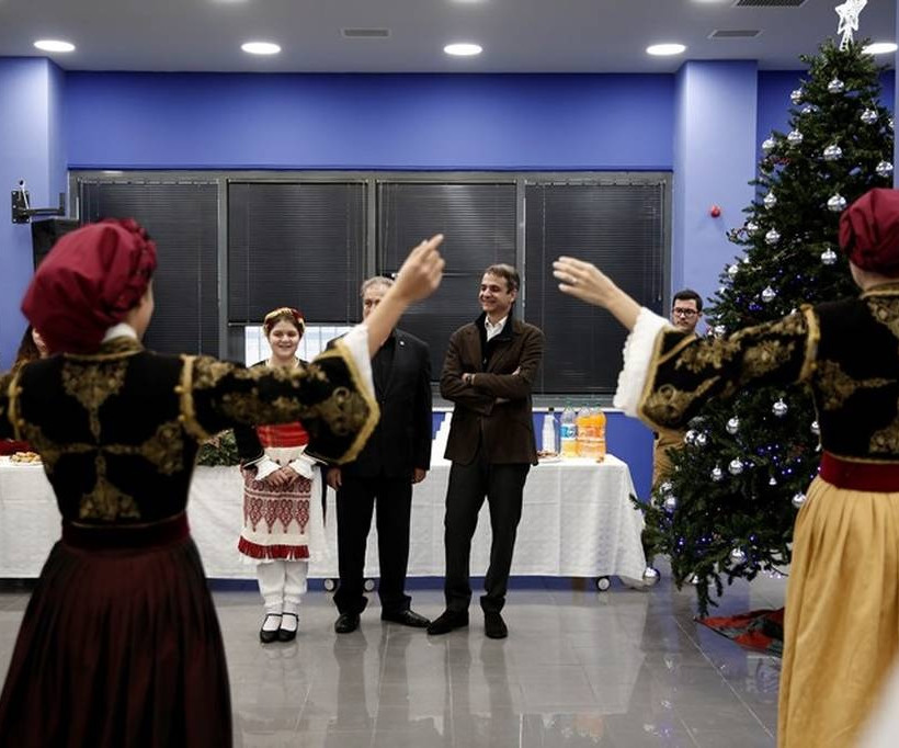 Χριστούγεννα 2017: Ευχές και κάλαντα στον Κυριάκο Μητσοτάκη (pics)