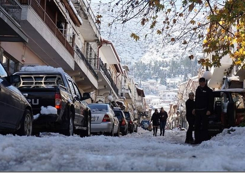 Στα λευκά η όμορφη Αμφίκλεια (pics)