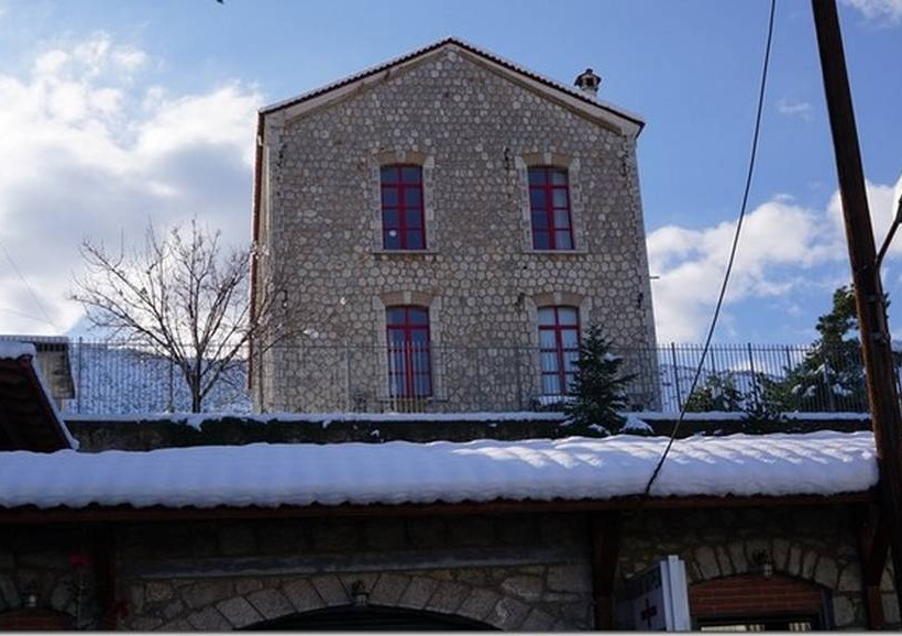 Στα λευκά η όμορφη Αμφίκλεια (pics)
