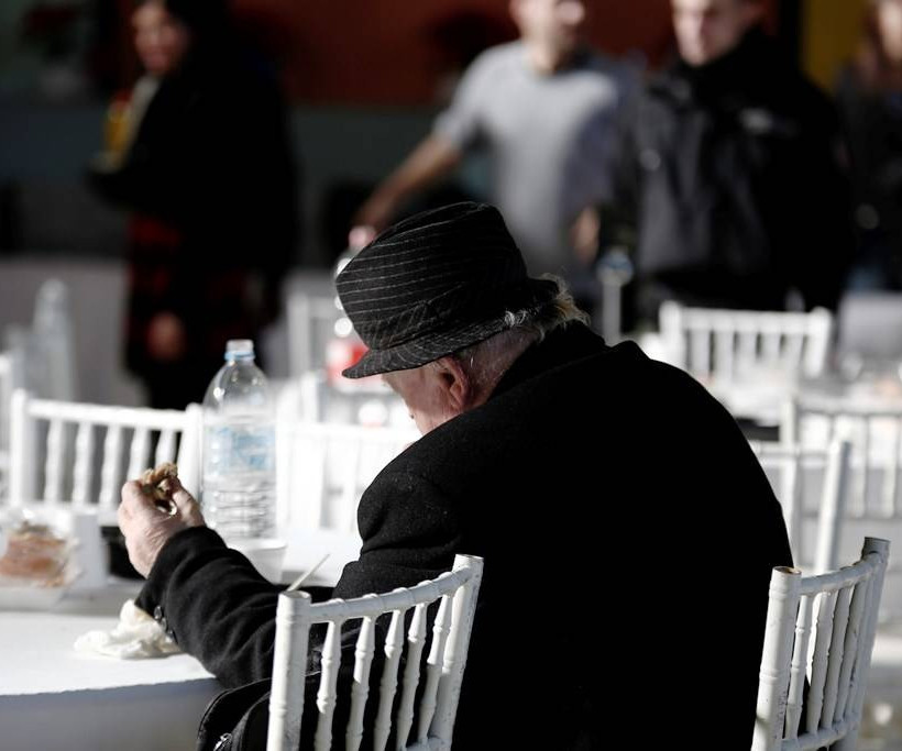 Χριστούγεννα 2017: Τραπέζι αλληλεγγύης του δήμου Αθηναίων για 1.000 άστεγους