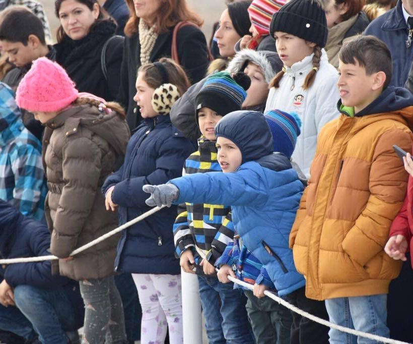 Ο Αη Βασίλης έφτασε με... F16 (pics)