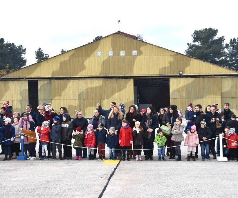 Ο Αη Βασίλης έφτασε με... F16 (pics)