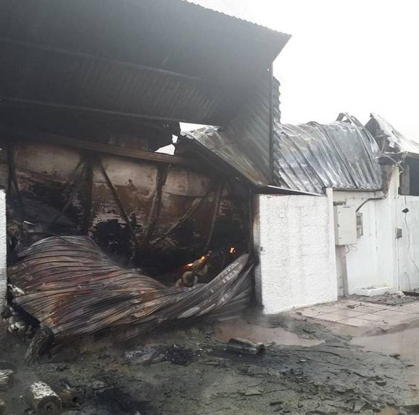 Νέα Θεσσαλονίκη: Στάχτη 4 βιομηχανίες από μεγάλη πυρκαγιά (Φωτορεπορτάζ)