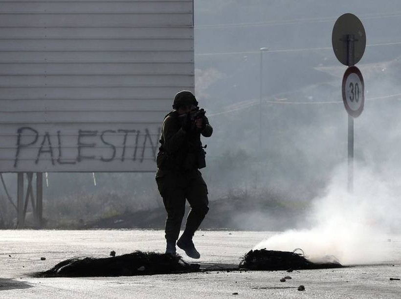 Βίαιες συγκρούσεις στη Λωρίδα της Γάζας – Νεκρός ένας 20χρονος Παλαιστίνιος (pics)