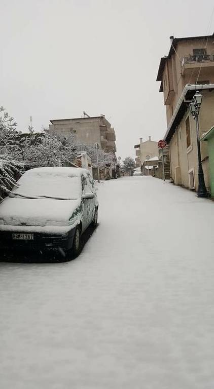 Σε λευκό πέπλο ξύπνησε σήμερα η Κοζάνη