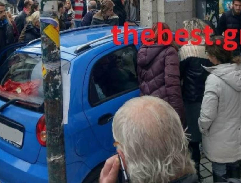 Σοκ στην Πάτρα – Λύθηκε το χειρόφρενο αυτοκινήτου ενώ επέβαιναν δύο παιδιά (pics)