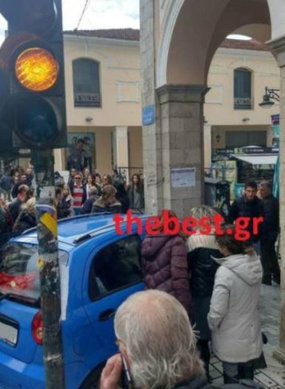 Σοκ στην Πάτρα – Λύθηκε το χειρόφρενο αυτοκινήτου ενώ επέβαιναν δύο παιδιά (pics)