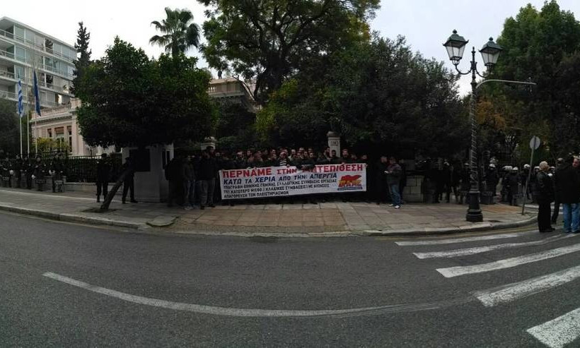 Έξω από το Μέγαρο Μαξίμου το ΠΑΜΕ (vid+pics)