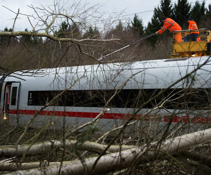 Καταιγίδα «Φρειδερίκη»: Στους 11 ο αριθμός των νεκρών στη Βόρεια Ευρώπη (Pics+Vids)