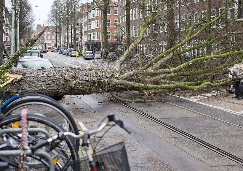 Καταιγίδα «Φρειδερίκη»: Στους 11 ο αριθμός των νεκρών στη Βόρεια Ευρώπη (Pics+Vids)