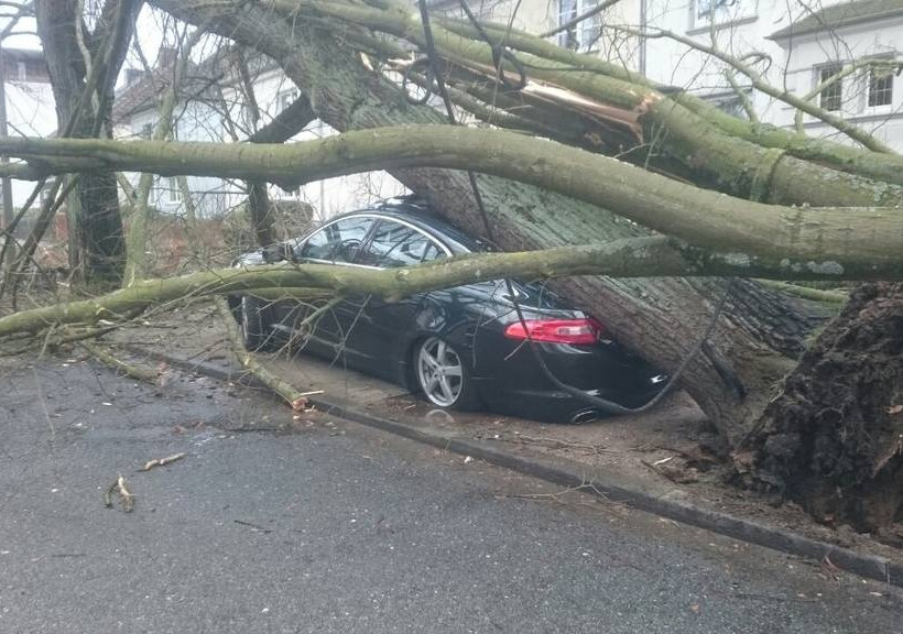 Καταιγίδα «Φρειδερίκη»: Στους 11 ο αριθμός των νεκρών στη Βόρεια Ευρώπη (Pics+Vids)