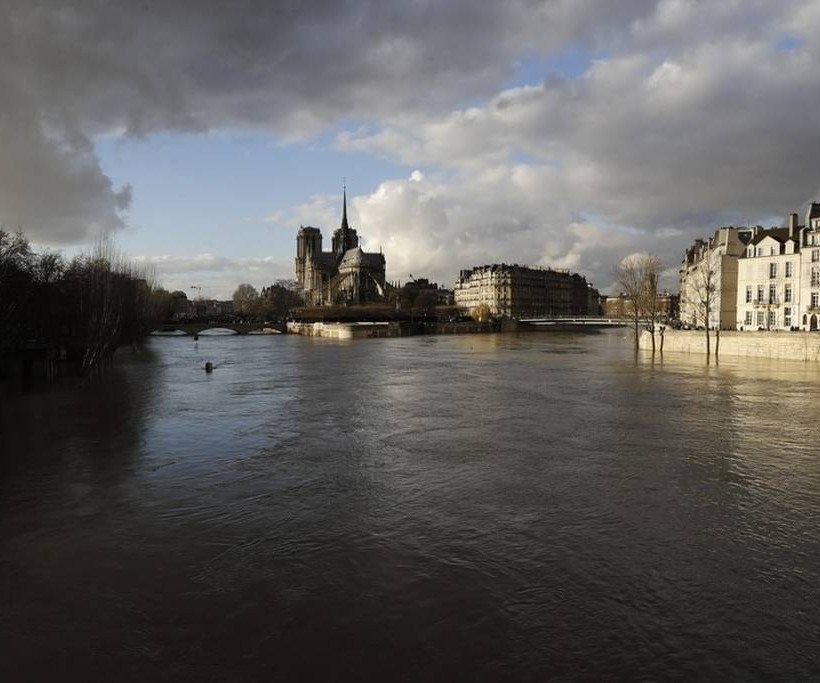 Παρίσι: Σε επιφυλακή για τον κίνδυνο πλημμύρας - Ανέβηκε κι άλλο η στάθμη του Σηκουάνα