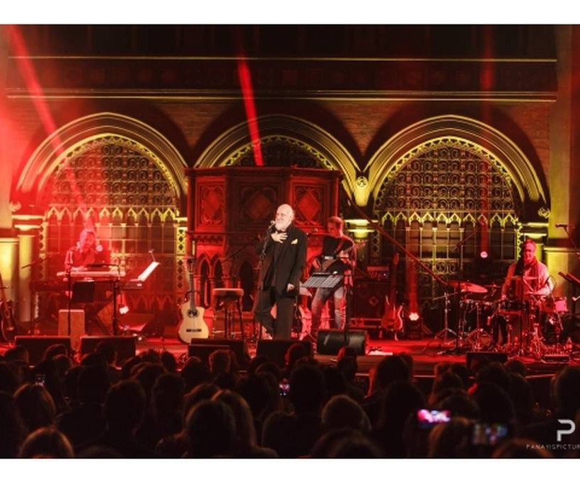 Θρίαμβος για τον Διονύση Σαββόπουλο στο «Unionchapel» του Λονδίνου