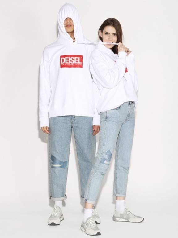 H DIESEL δημιουργεί ένα νέο λογότυπο -το DEISEL!