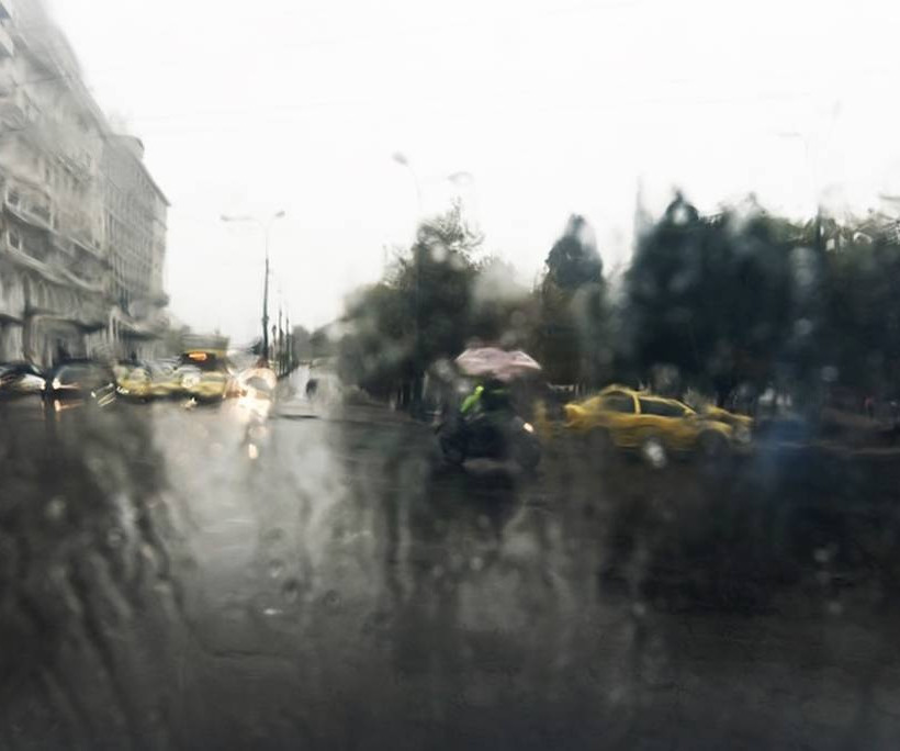 Καιρός - Άνοιξαν οι ουρανοί: Βρέχει με το… τουλούμι στην Αθήνα (pics)