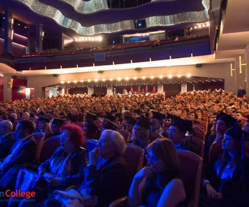 Λαμπρή τελετή αποφοίτησης από το Aegean College