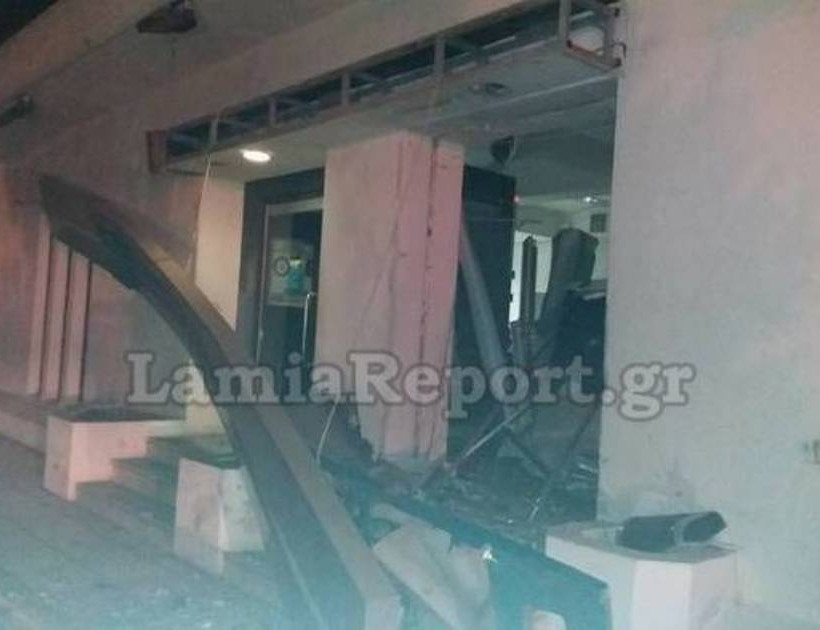 Φθιώτιδα: Ανατίναξαν ΑΤΜ και έφυγαν με 48.000 ευρώ (pics)