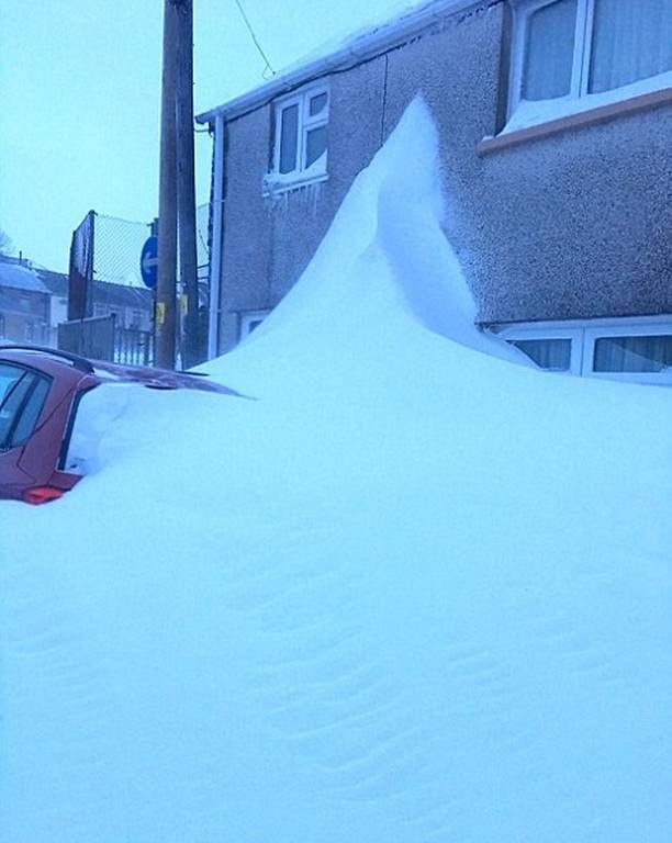 Φονική κακοκαιρία στην Ευρώπη: Στους 60 οι νεκροί - Κινητοποιεί το στρατό η Βρετανία (pics&vid)