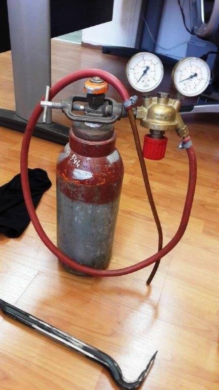 Αττική: Μητέρα με τα δύο της παιδιά ανατίναζαν ΑΤΜ (pics&vid)