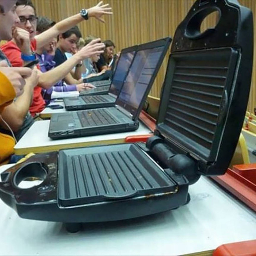 Viral: Κάτι δεν πάει καλά με αυτές τις φωτογραφίες - Μπορείτε να καταλάβετε τι συμβαίνει;