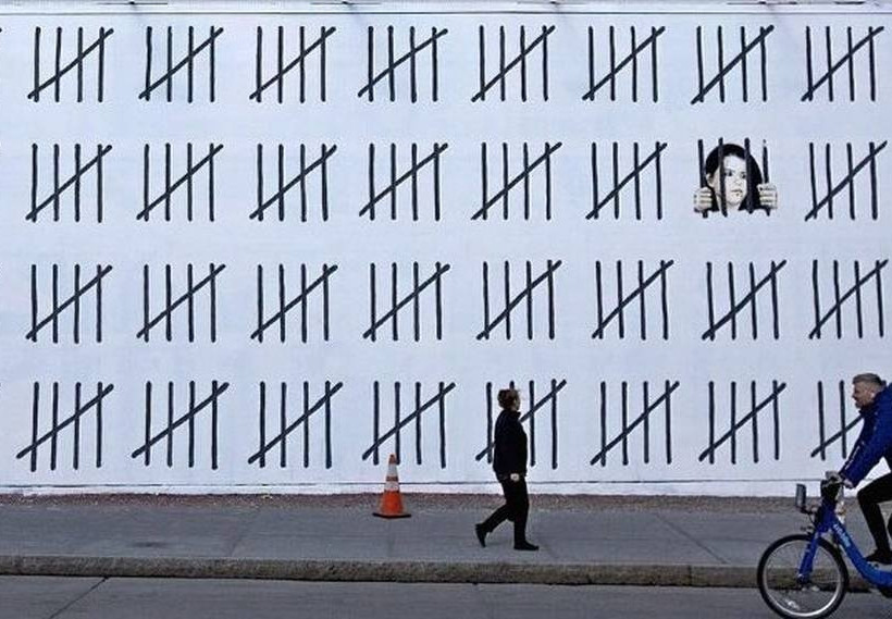 O ανατρεπτικός Banksy «ξαναχτύπησε» κατά της «χούντας» Ερντογάν στην Τουρκία (Pics)