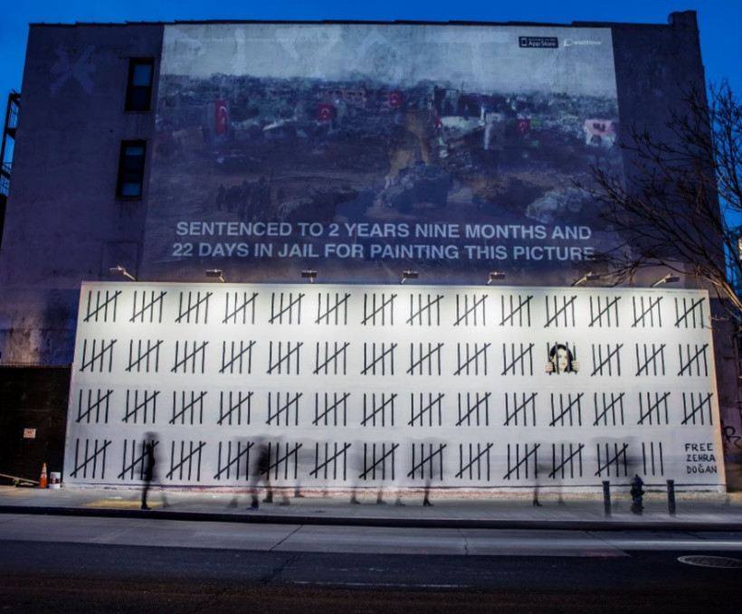 O ανατρεπτικός Banksy «ξαναχτύπησε» κατά της «χούντας» Ερντογάν στην Τουρκία (Pics)