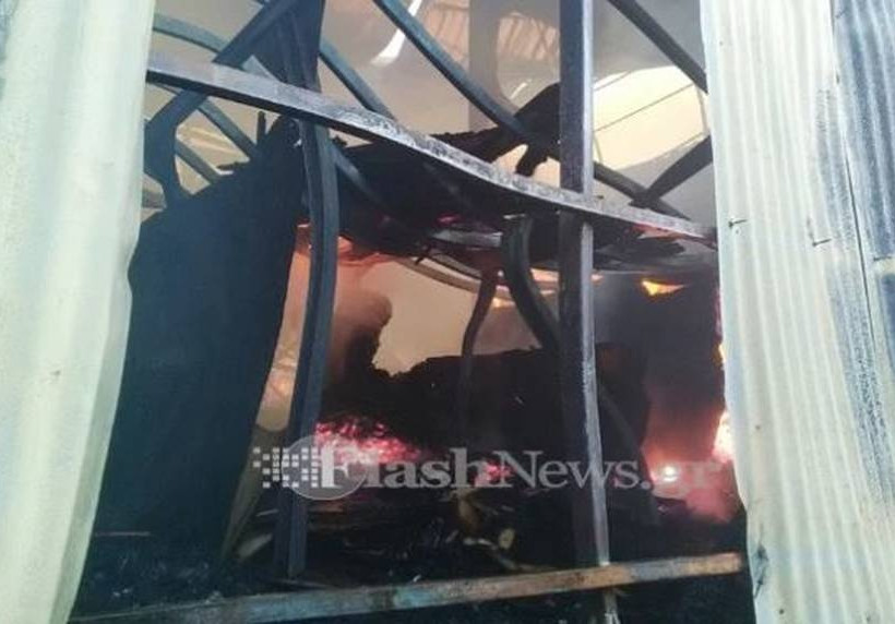 Χανιά: Παρανάλωμα του πυρός αποθήκη ξυλείας (pics&vid)
