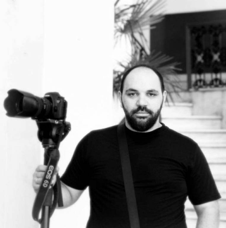 Απίστευτο περιστατικό στο Αίγιο: Πυροβόλησε φωτογράφο με το καριοφίλι! (pics)