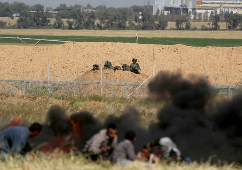 Με αίμα βάφτηκε η Γάζα: Ισραηλινοί στρατιώτες πυροβολούν διαδηλωτές στο «ψαχνό» - 70 τραυματίες