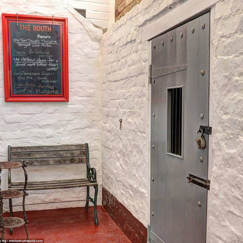 Θα πλήρωνες 90 ευρώ για να κοιμηθείς σε «φυλακή»;