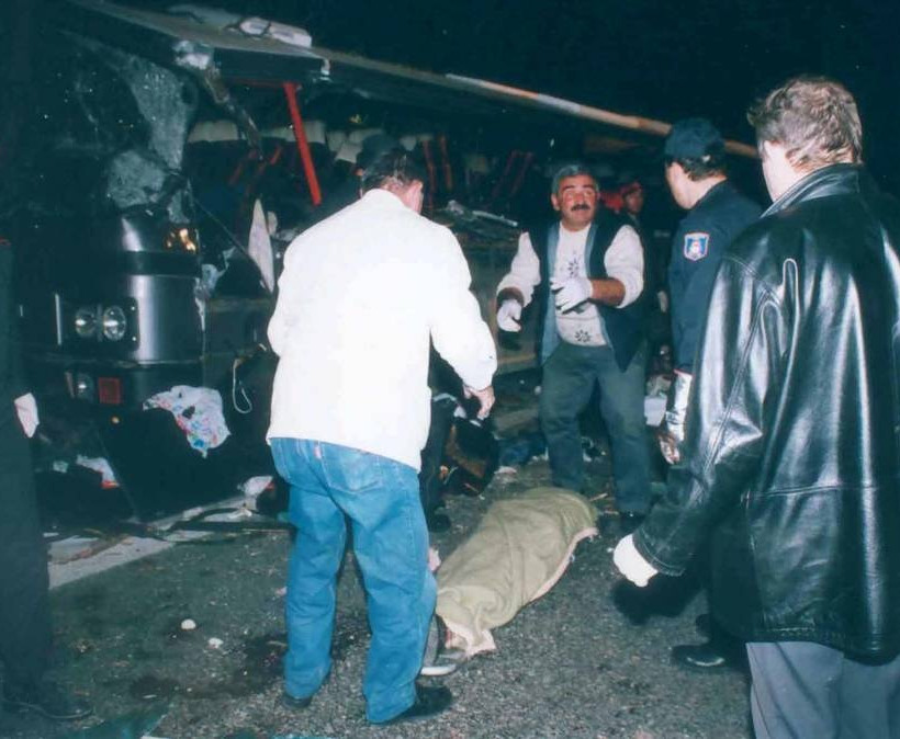 13 Απριλίου 2003: Δεκαπέντε χρόνια από την ανείπωτη τραγωδία με τους μαθητές στα Τέμπη (pics)