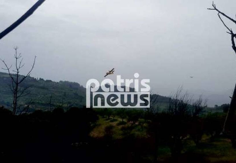 Ηλεία: Νέα αναζωπύρωση της φωτιάς στη Φρίξα - Δίνουν «μάχη» οι πυροσβέστες (pics&vids)