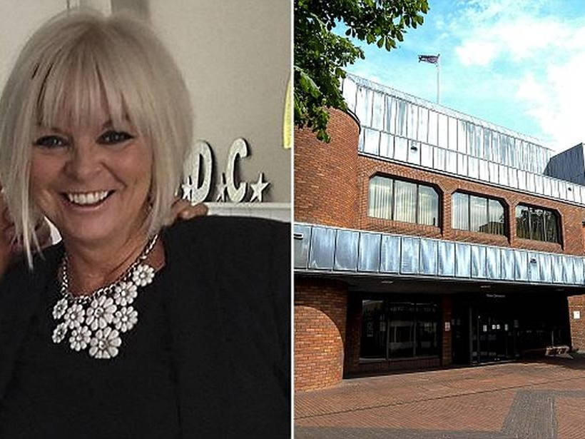 Σοκάρει η δασκάλα με το baby oil και τις χειροπέδες: «Μακάρι να΄χαμε όλες ένα 17χρονο για στοματικό»