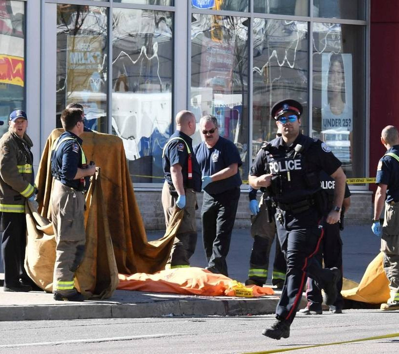 Μαρτυρίες φρίκης: «Ο μακελάρης του Τορόντο νιαούριζε» - «Έσπειρε το δρόμο με πτώματα και συντρίμμια»