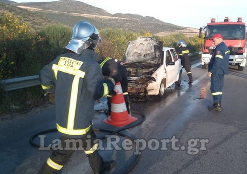 Λαμία: Άρπαξε το μωρό και βγήκε αμέσως από το αυτοκίνητο – Έπαθε σοκ με αυτό που είδε μπροστά του